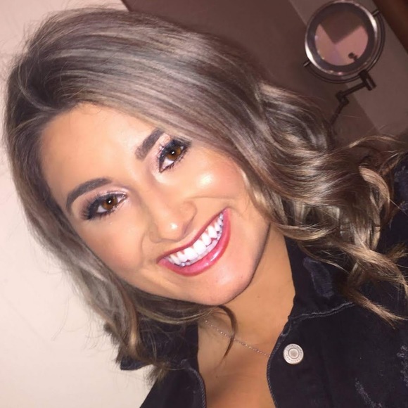 Meet your Posher, Hannah - Picture 1 of 1